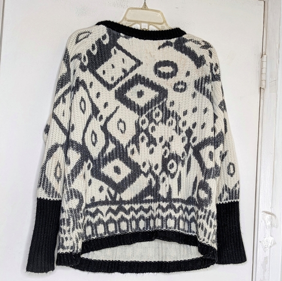 FARM Rio • Pullover Sweater - Picture 2 of 3